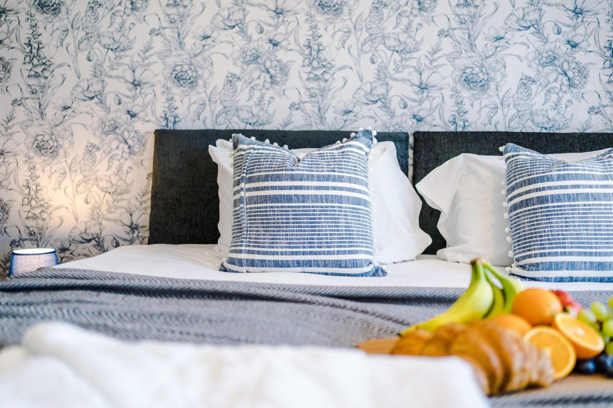 Rest&Recharge At Waterway House Villa Manchester Buitenkant foto