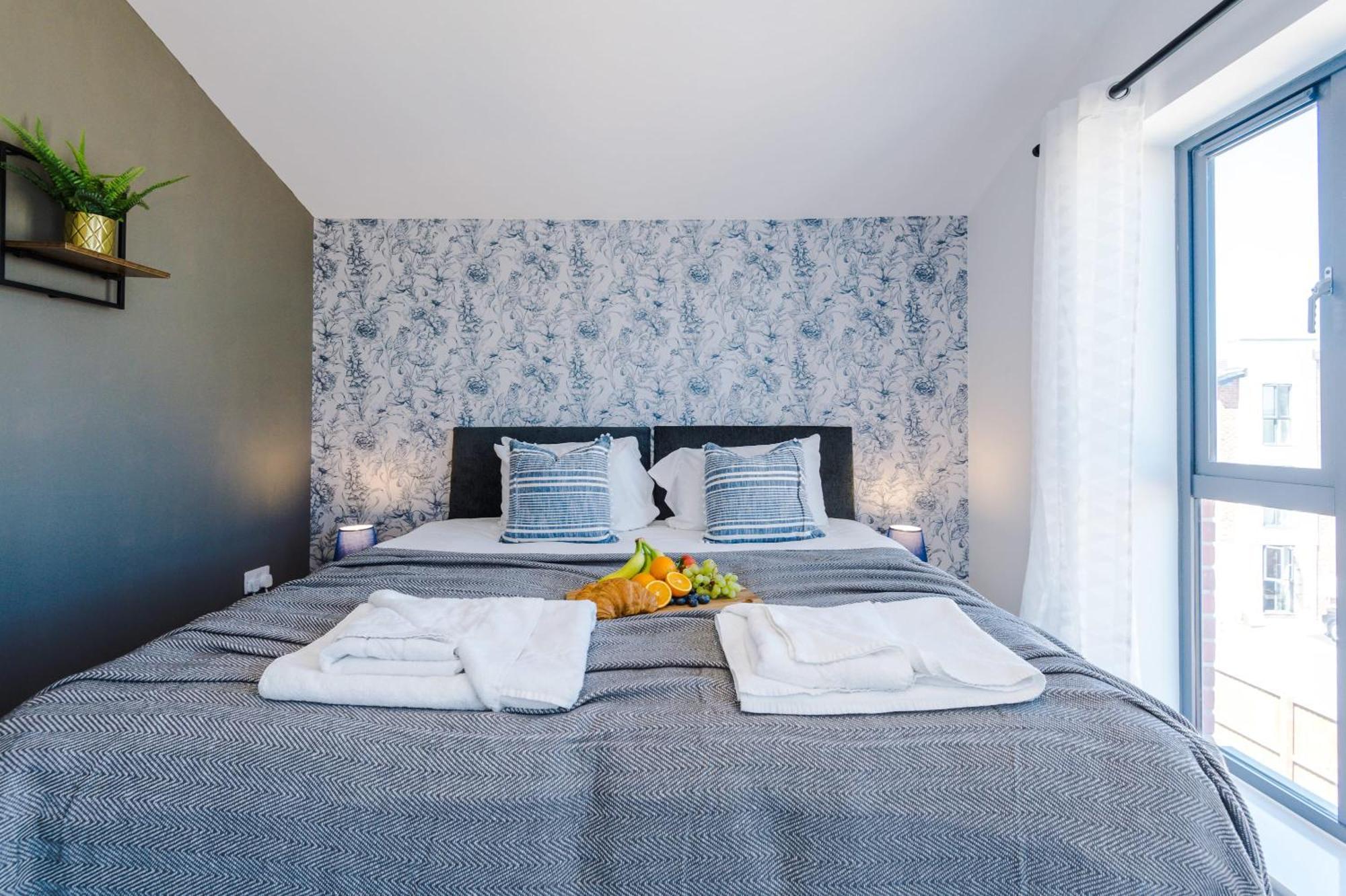 Rest&Recharge At Waterway House Villa Manchester Buitenkant foto
