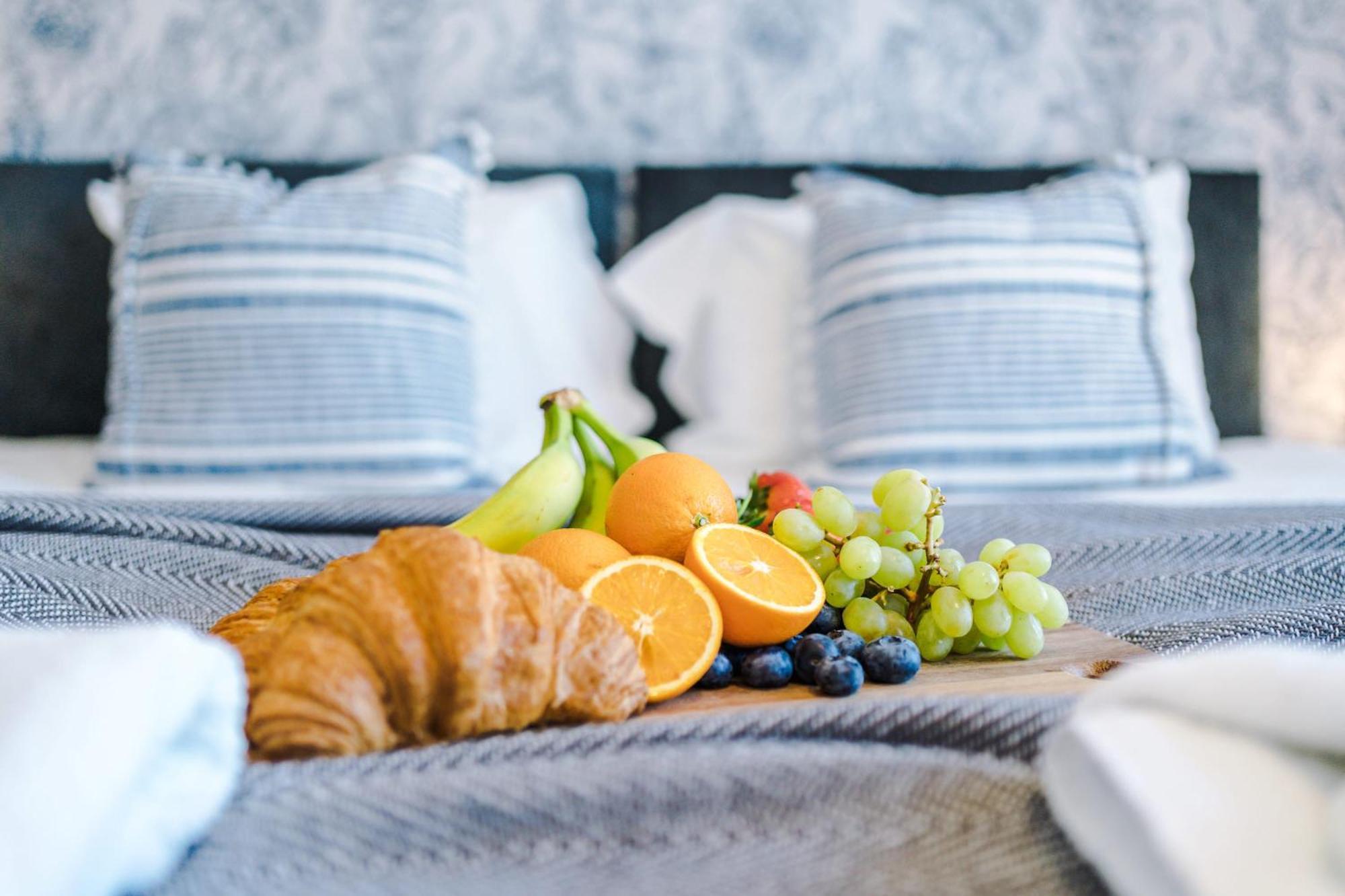 Rest&Recharge At Waterway House Villa Manchester Buitenkant foto