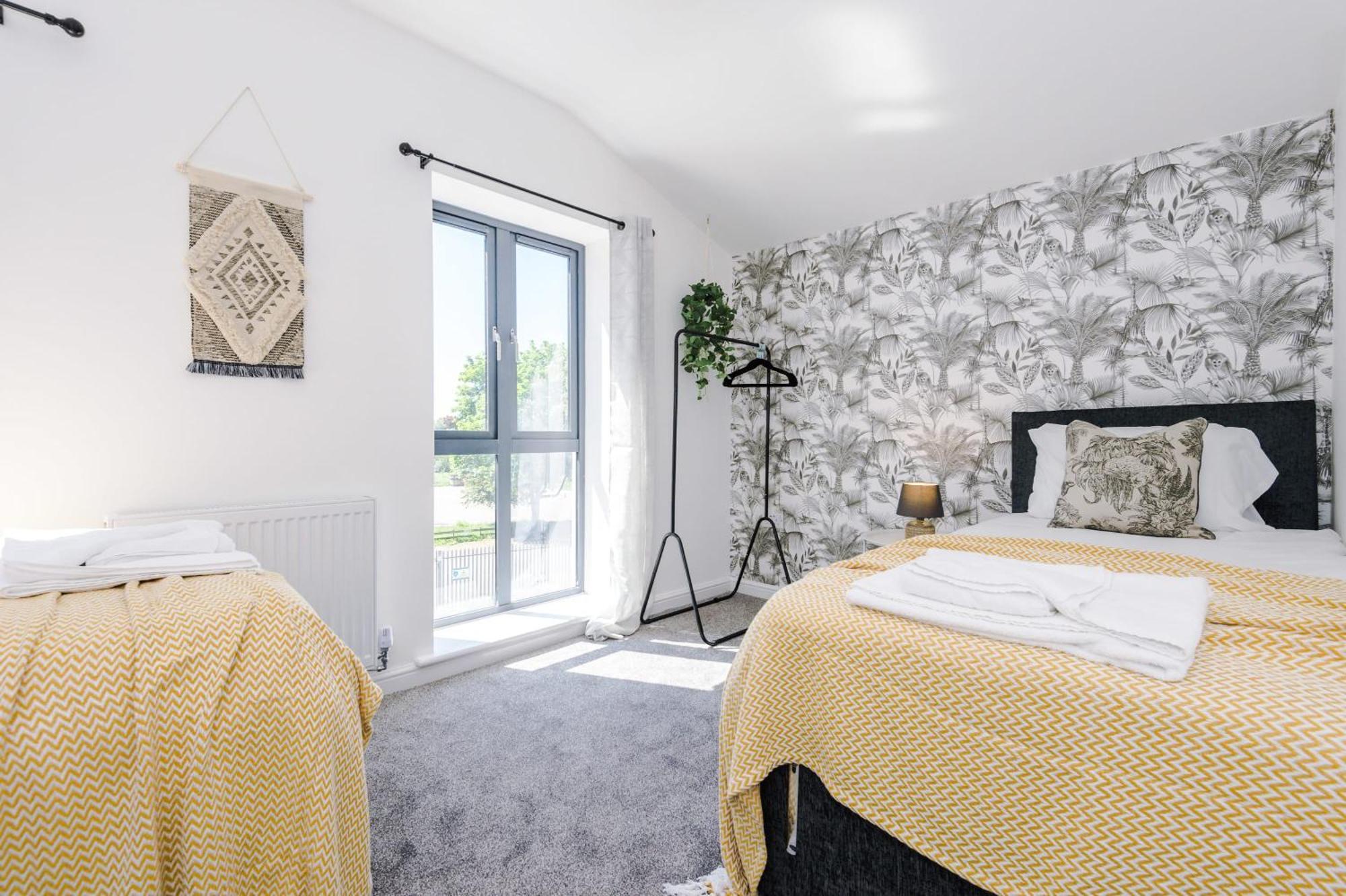 Rest&Recharge At Waterway House Villa Manchester Buitenkant foto