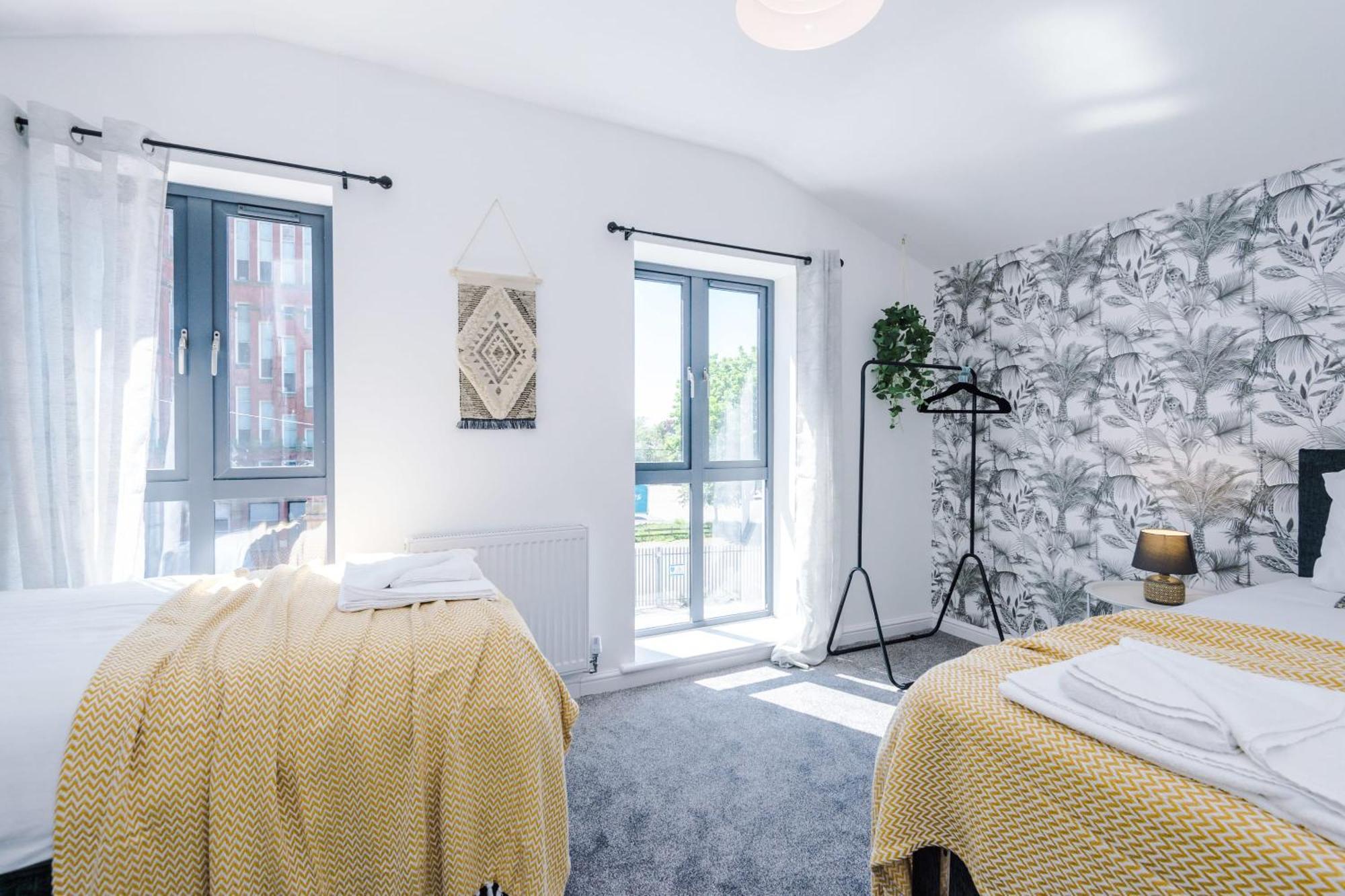 Rest&Recharge At Waterway House Villa Manchester Buitenkant foto