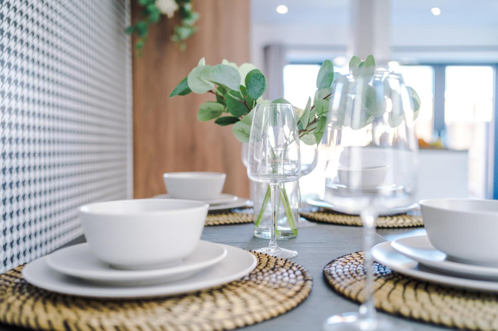 Rest&Recharge At Waterway House Villa Manchester Buitenkant foto