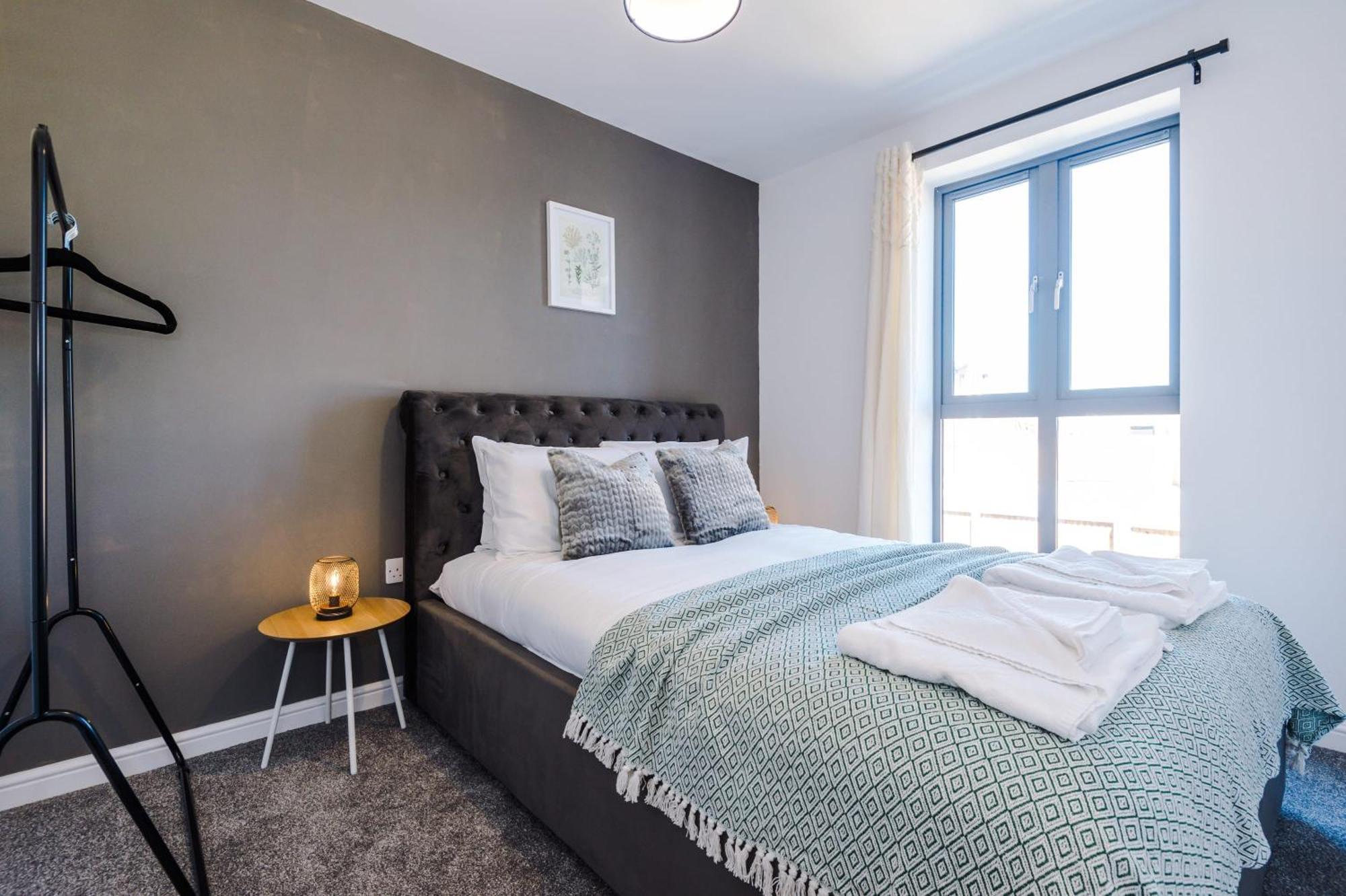 Rest&Recharge At Waterway House Villa Manchester Buitenkant foto
