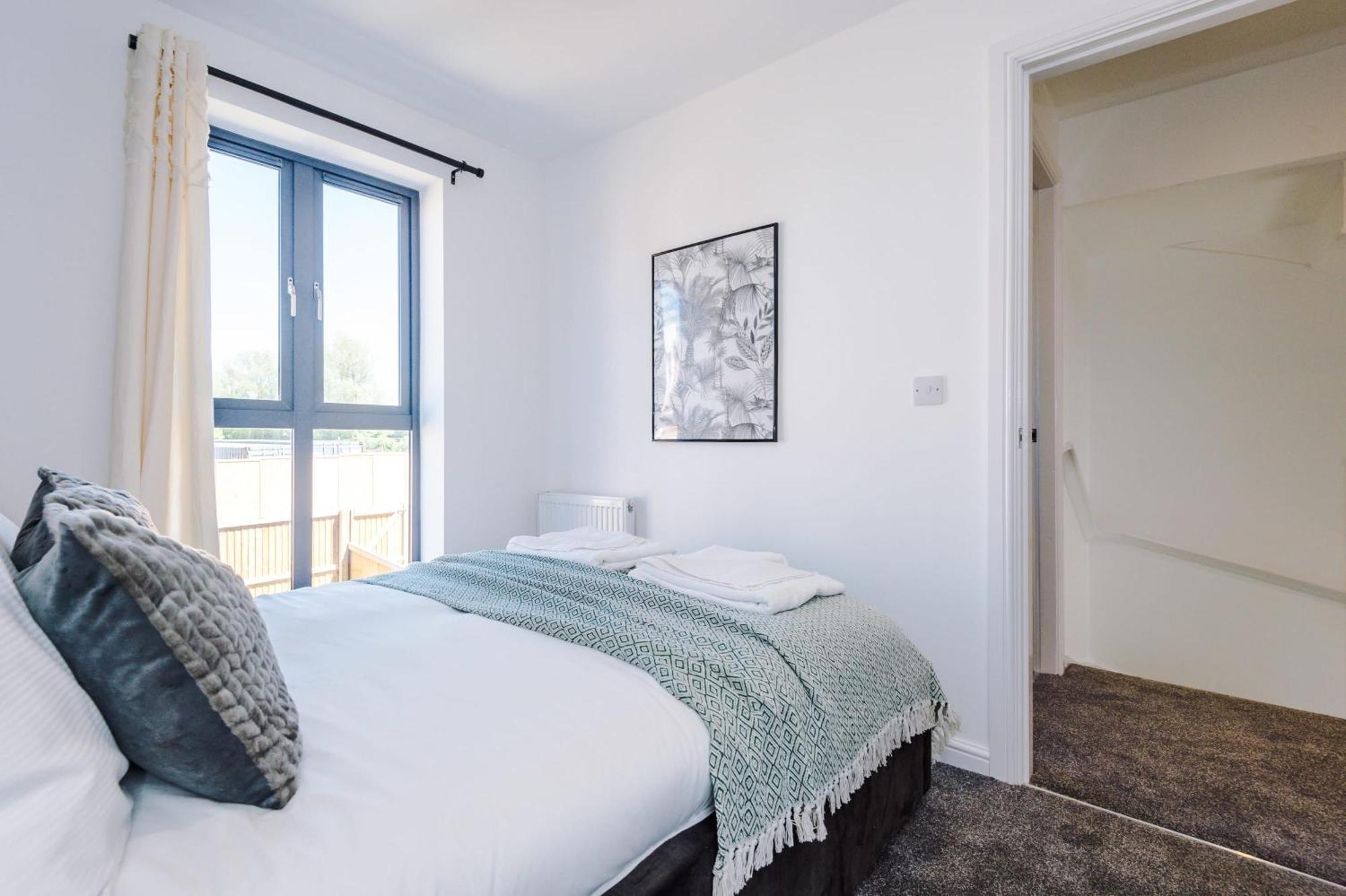 Rest&Recharge At Waterway House Villa Manchester Buitenkant foto