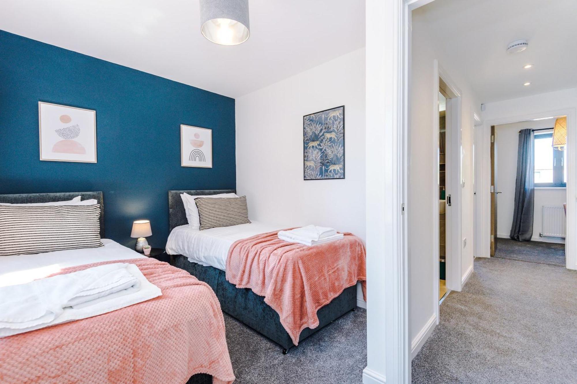 Rest&Recharge At Waterway House Villa Manchester Buitenkant foto