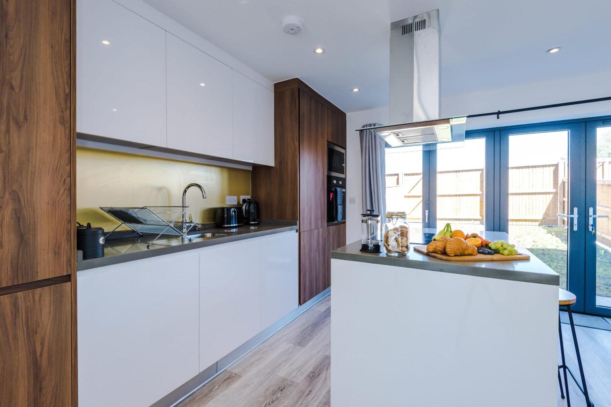 Rest&Recharge At Waterway House Villa Manchester Buitenkant foto