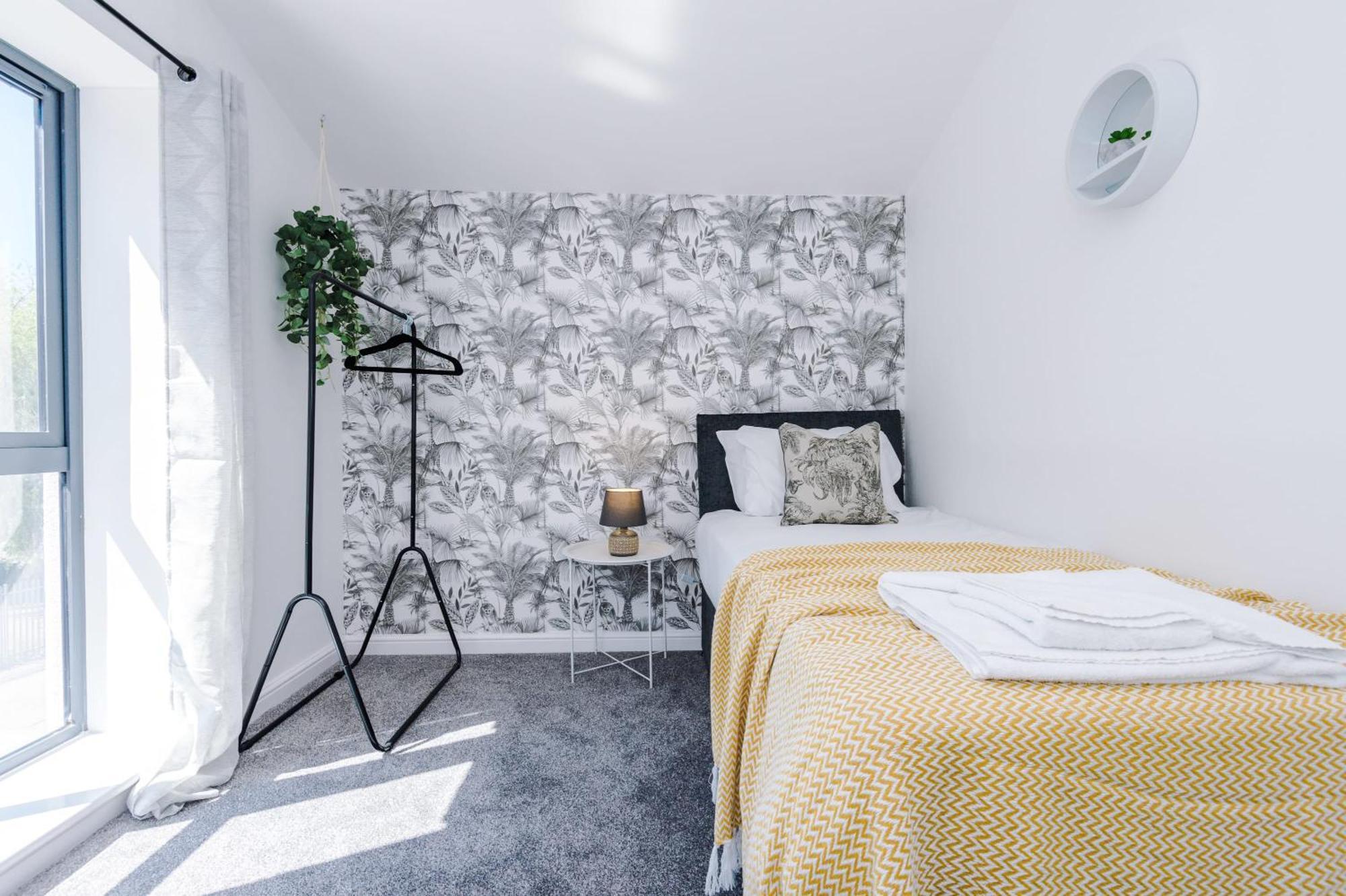 Rest&Recharge At Waterway House Villa Manchester Buitenkant foto