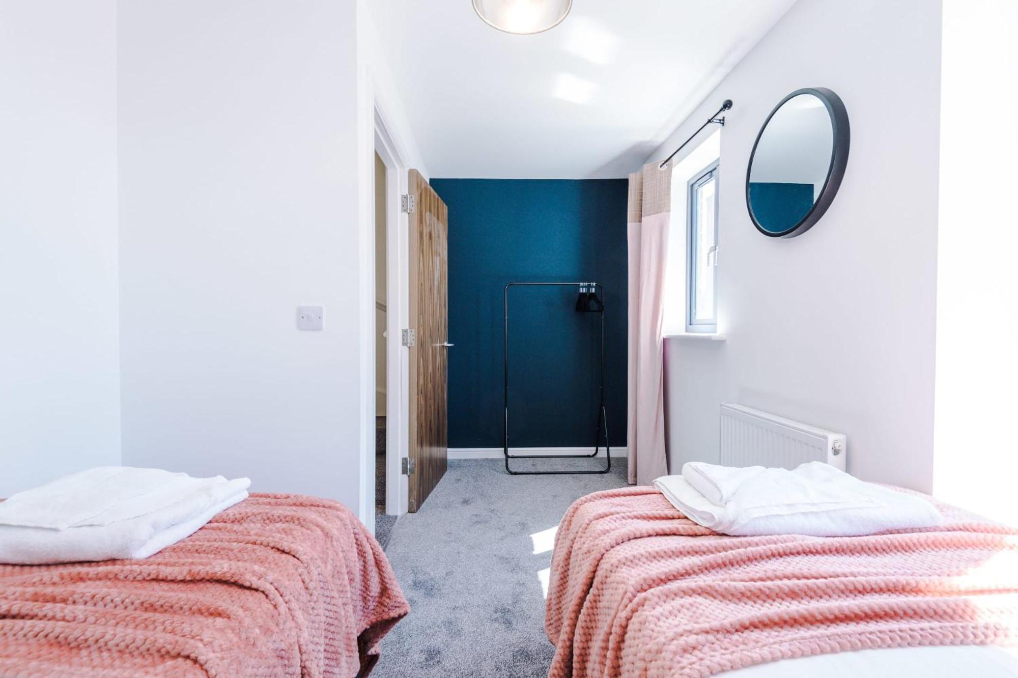 Rest&Recharge At Waterway House Villa Manchester Buitenkant foto