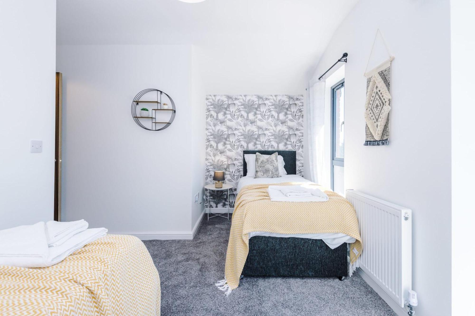 Rest&Recharge At Waterway House Villa Manchester Buitenkant foto