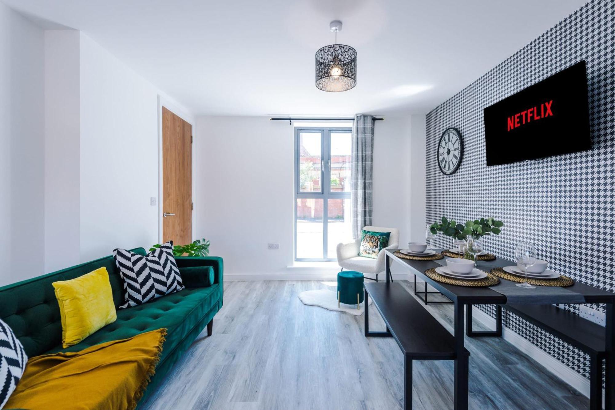 Rest&Recharge At Waterway House Villa Manchester Buitenkant foto