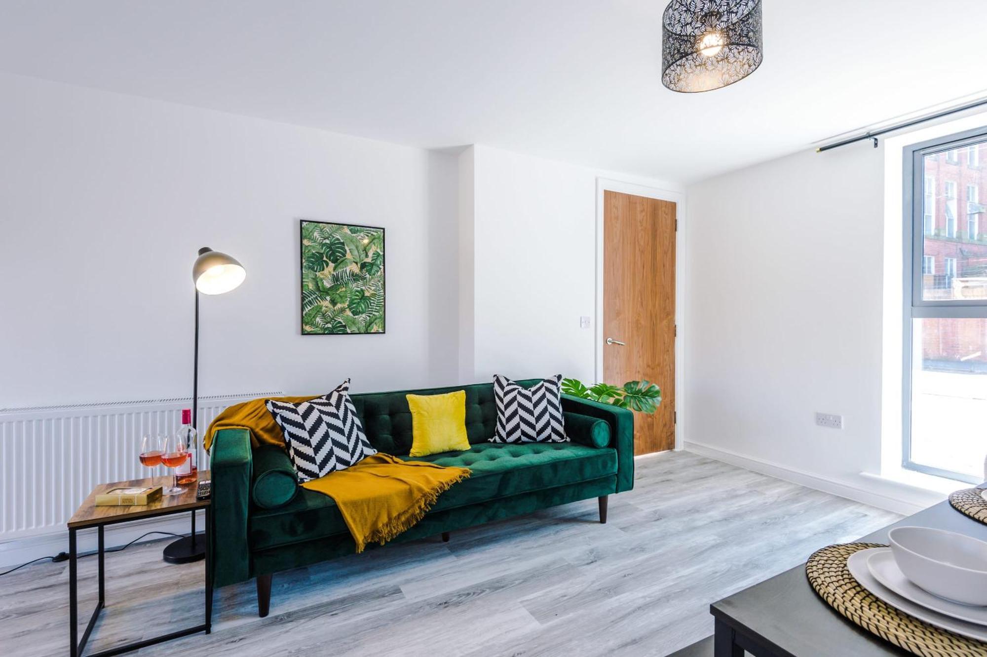 Rest&Recharge At Waterway House Villa Manchester Buitenkant foto