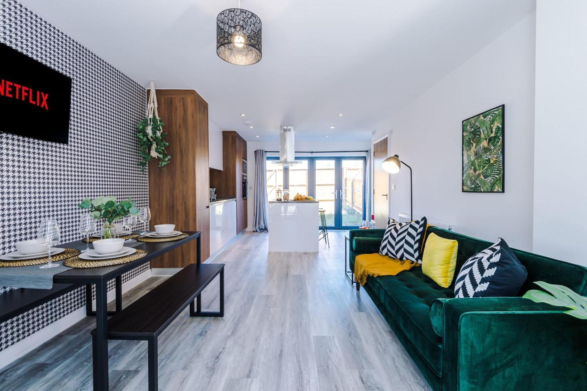 Rest&Recharge At Waterway House Villa Manchester Buitenkant foto