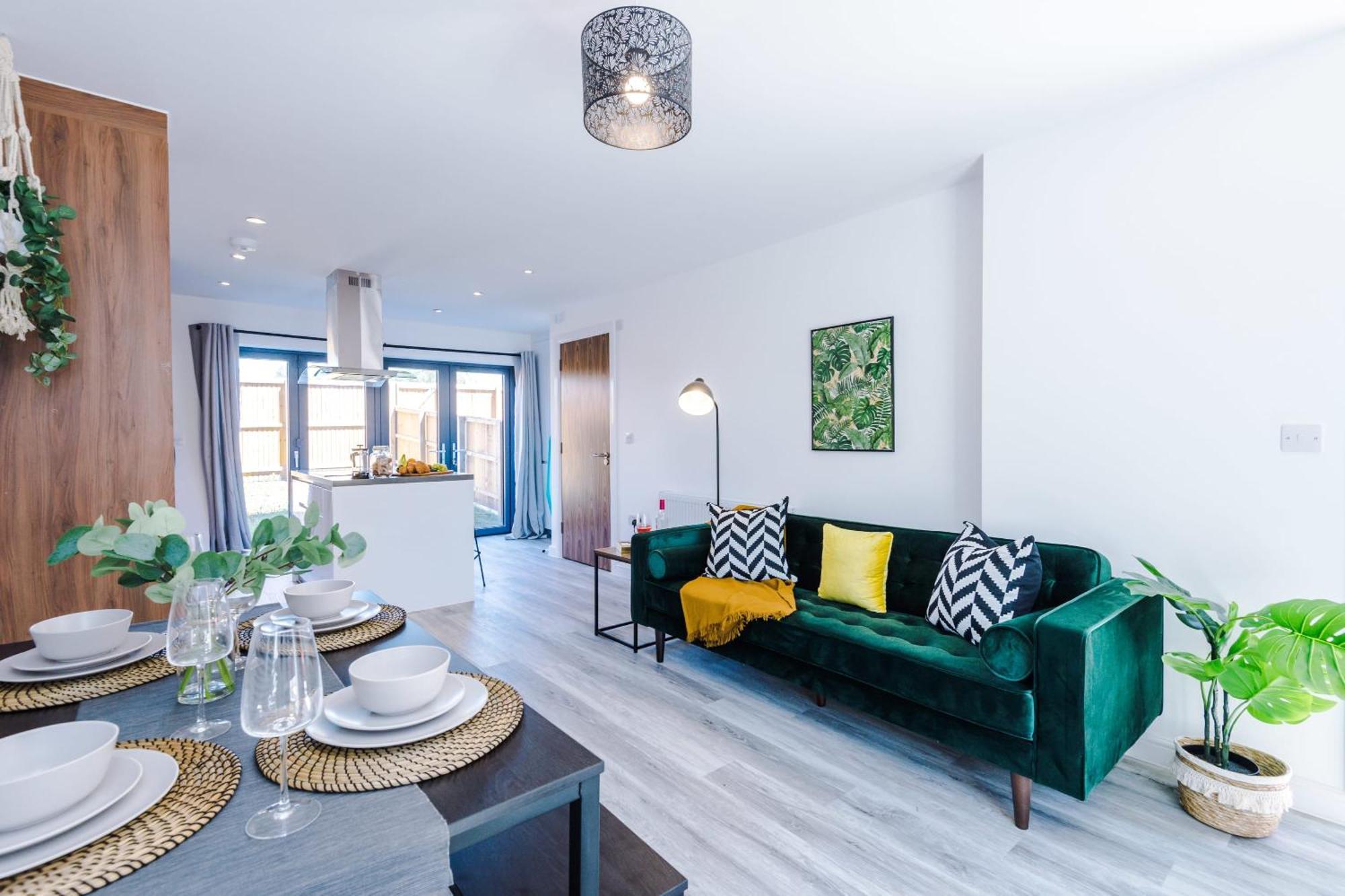 Rest&Recharge At Waterway House Villa Manchester Buitenkant foto