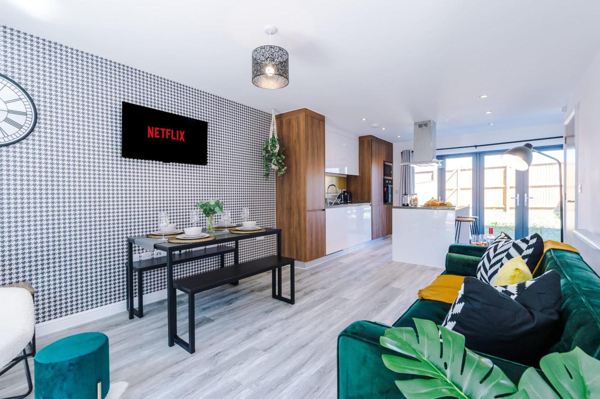 Rest&Recharge At Waterway House Villa Manchester Buitenkant foto